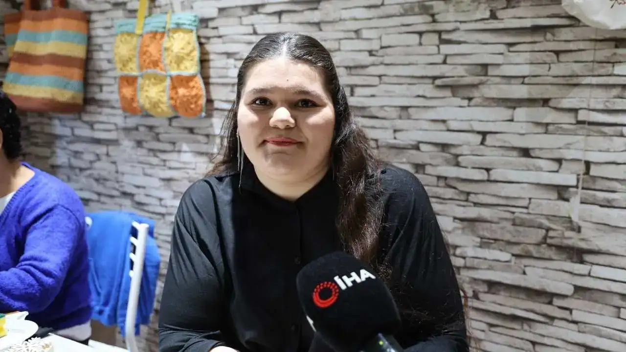 Adana’da Dikiş Makinesiyle İlk Kez Tanıştı: Şimdi Siparişlere Yetişemiyor! 4